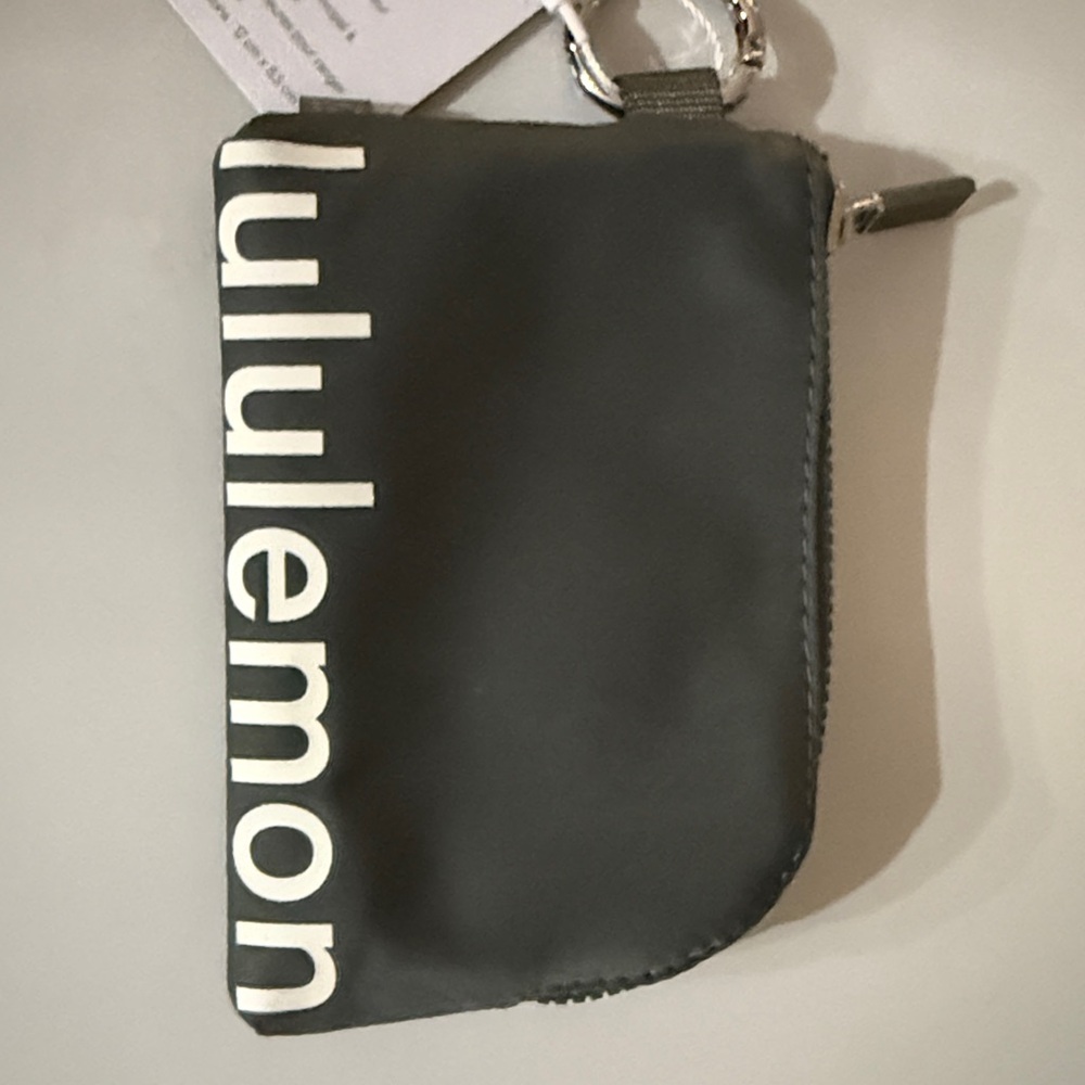 Lululemon NWT Clippable Card Pouch Grey Sage Light Ivory